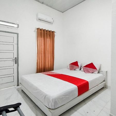 Oyo 92522 Gle Kost Syariah Hotel Jambi Bagian luar foto