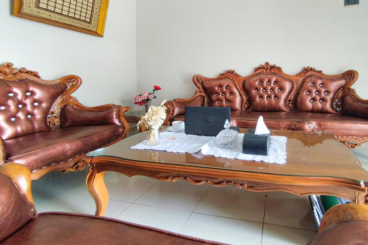 Oyo 92522 Gle Kost Syariah Hotel Jambi Bagian luar foto